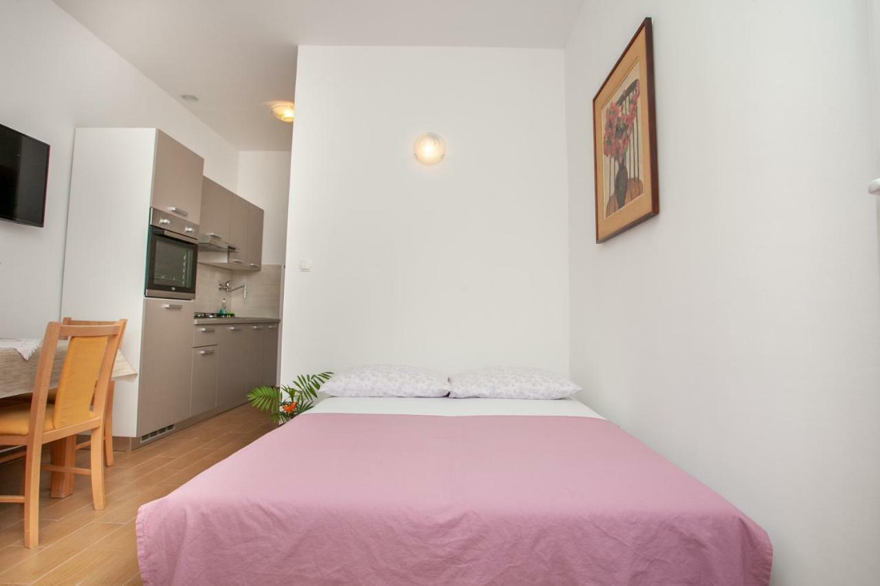Ap Punta Next To Sandy Beach, Apartment With Garden Omiš Kültér fotó