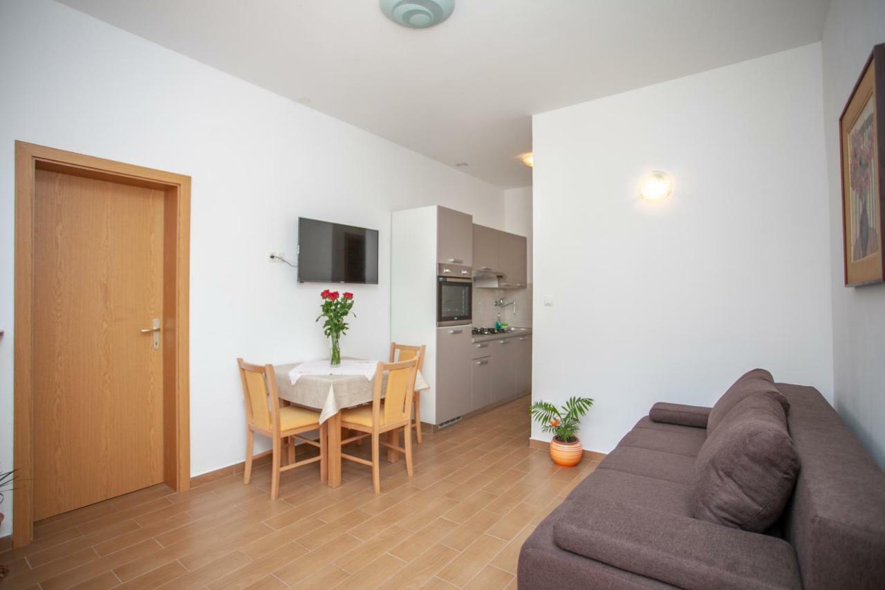 Ap Punta Next To Sandy Beach, Apartment With Garden Omiš Kültér fotó