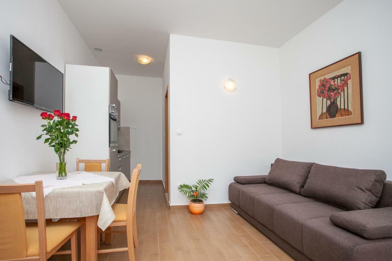 Ap Punta Next To Sandy Beach, Apartment With Garden Omiš Kültér fotó