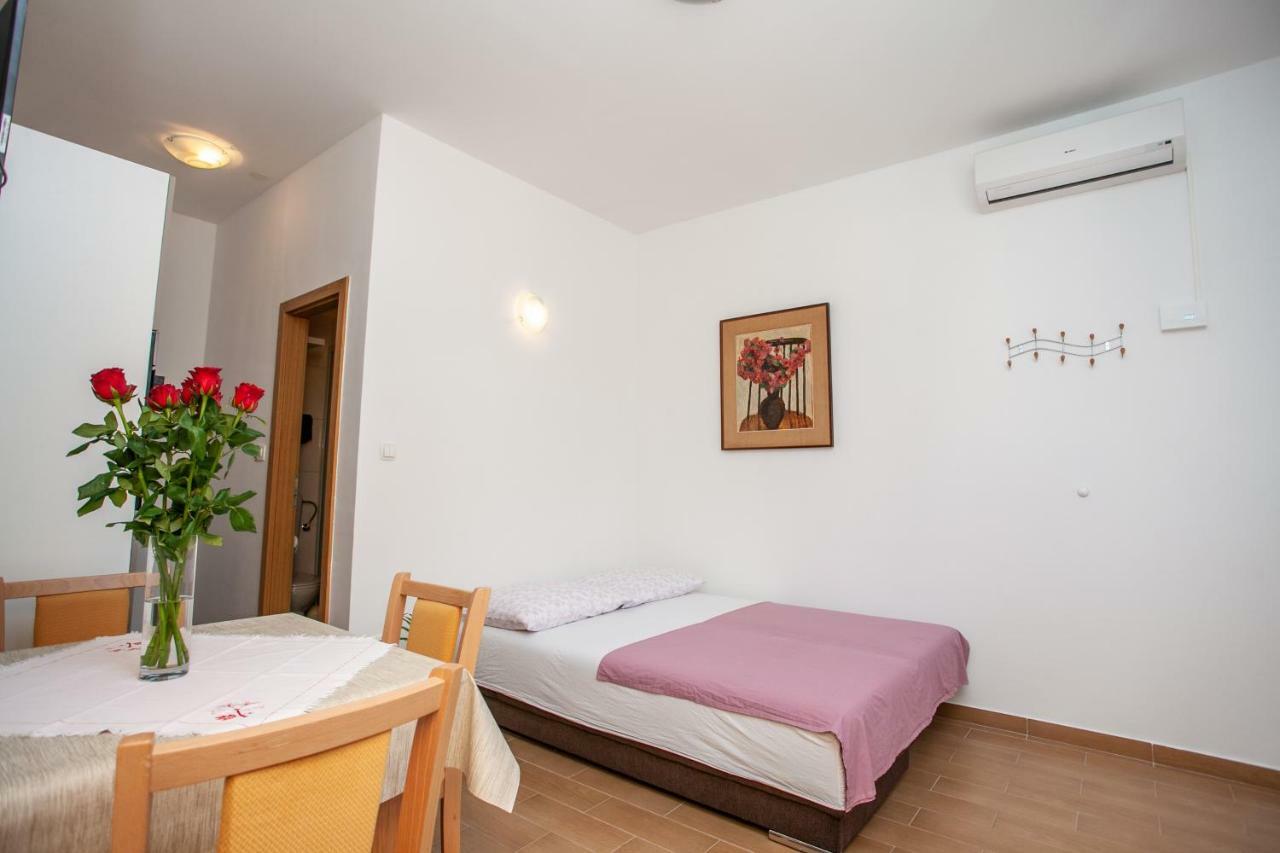 Ap Punta Next To Sandy Beach, Apartment With Garden Omiš Kültér fotó