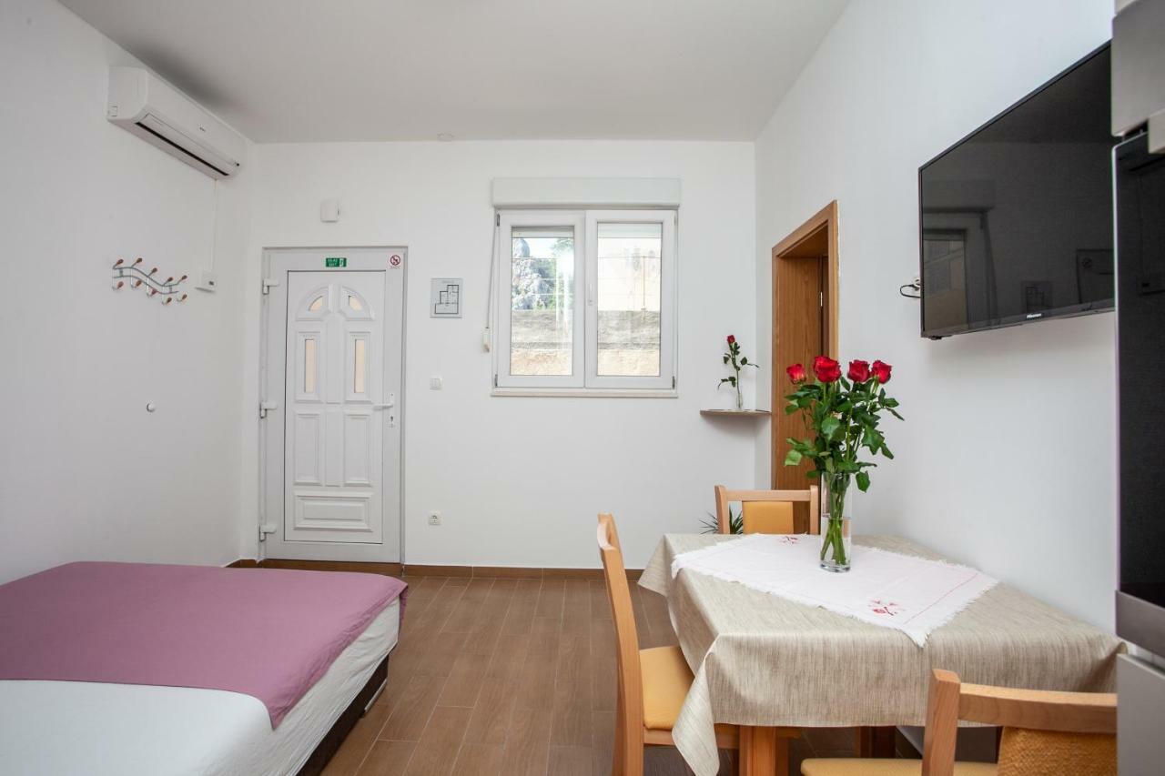 Ap Punta Next To Sandy Beach, Apartment With Garden Omiš Kültér fotó