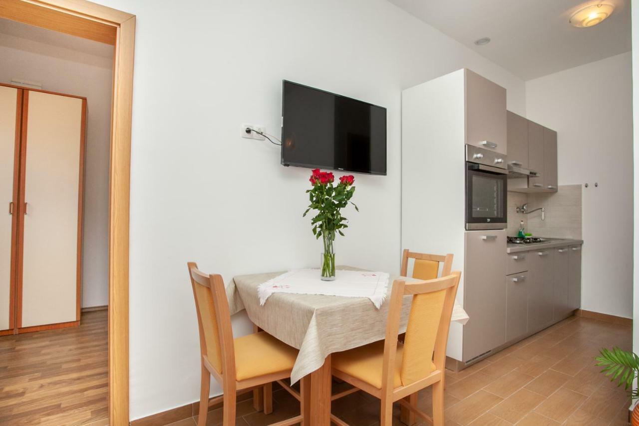 Ap Punta Next To Sandy Beach, Apartment With Garden Omiš Kültér fotó