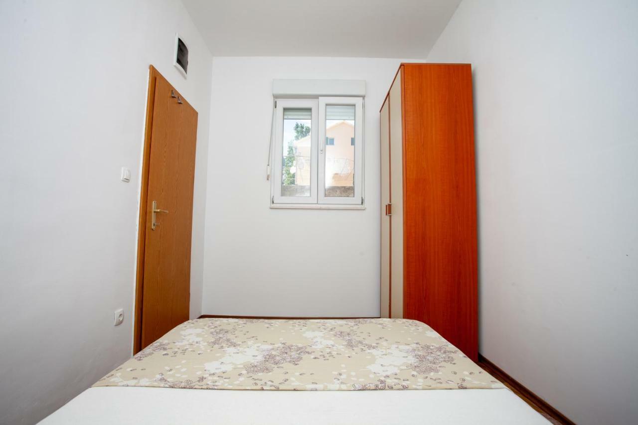 Ap Punta Next To Sandy Beach, Apartment With Garden Omiš Kültér fotó