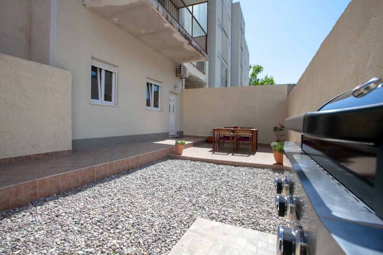 Ap Punta Next To Sandy Beach, Apartment With Garden Omiš Kültér fotó