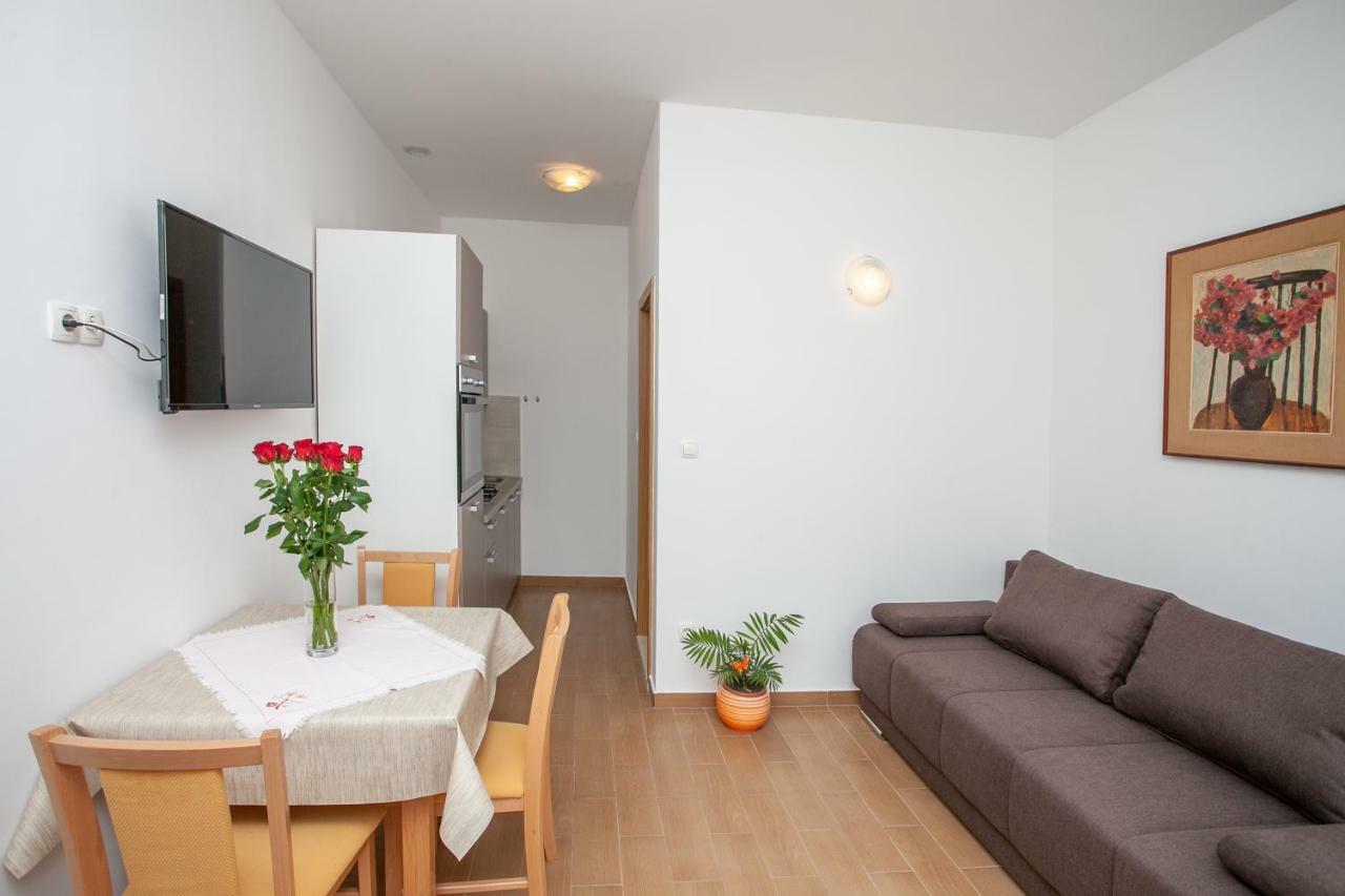 Ap Punta Next To Sandy Beach, Apartment With Garden Omiš Kültér fotó