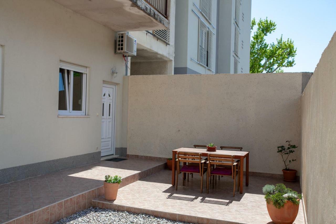 Ap Punta Next To Sandy Beach, Apartment With Garden Omiš Kültér fotó